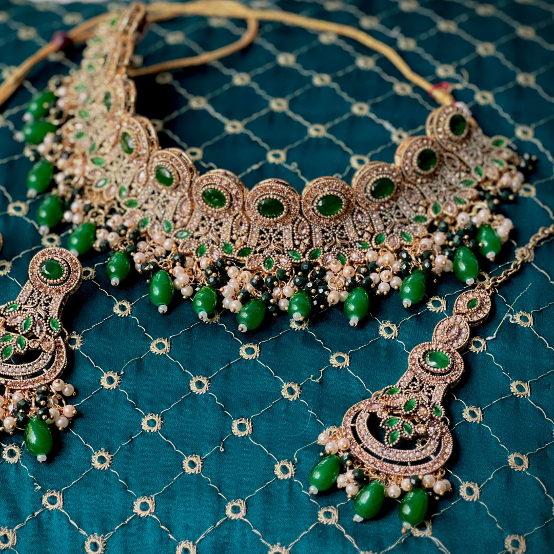 Green Hanging Necklace Set